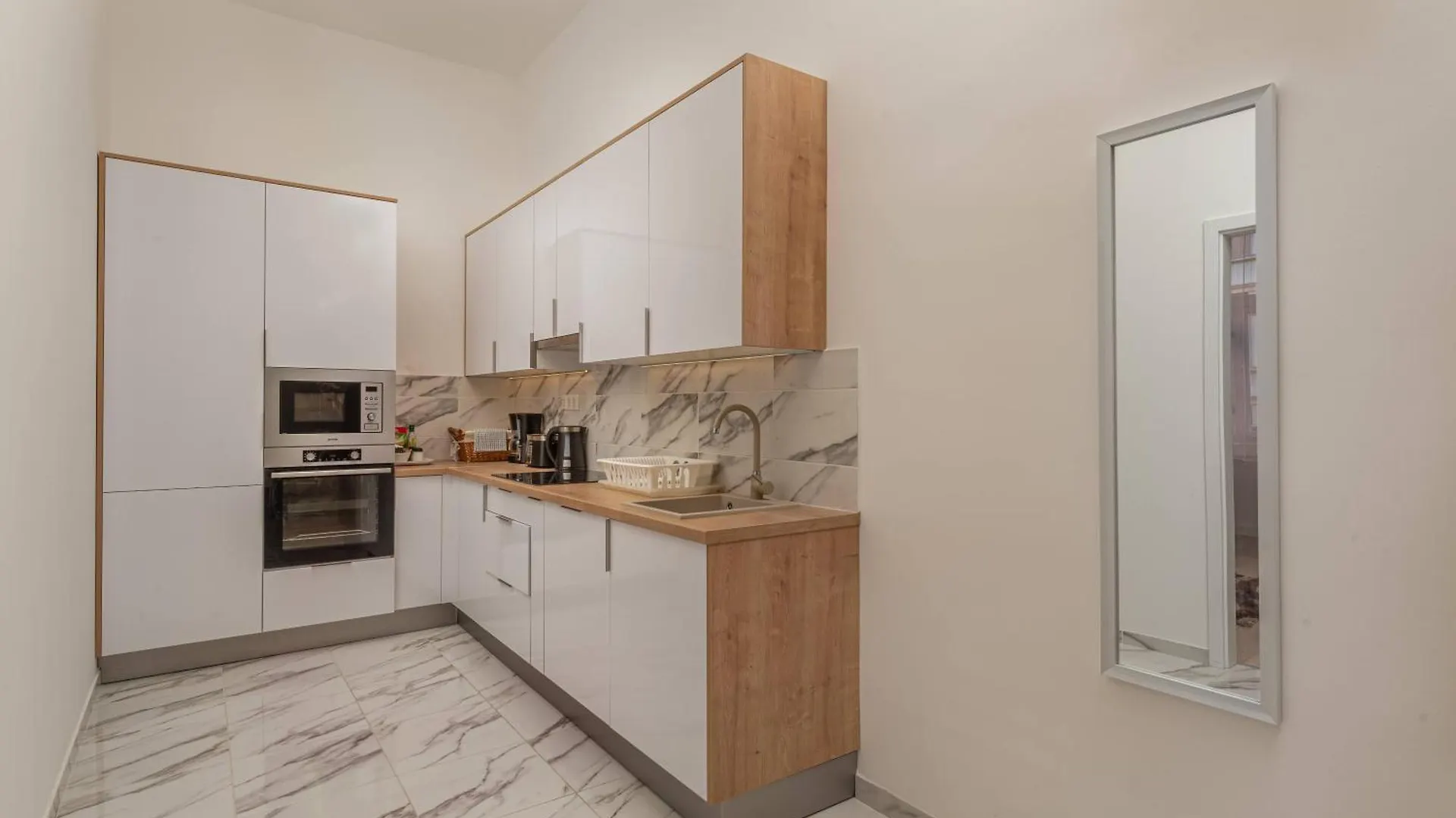 Apartment With 2 Bedrooms Near Gellert Thermal Bath Будапешт