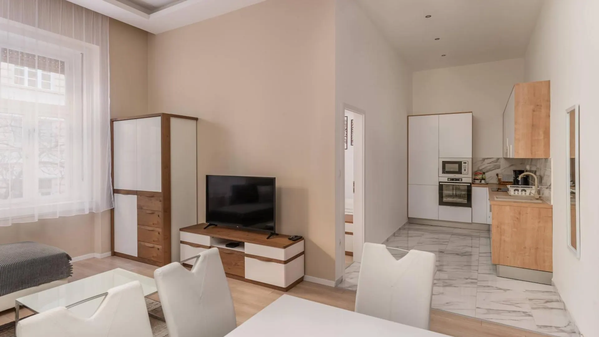 Apartment With 2 Bedrooms Near Gellert Thermal Bath Будапешт